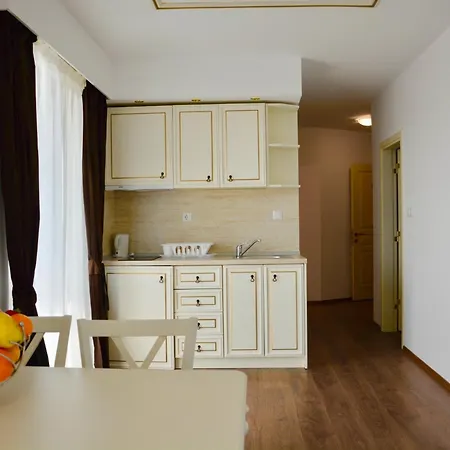 Apartahotel Golden Rainbow 4*