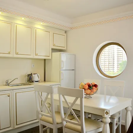 Golden Rainbow Apartahotel 4*