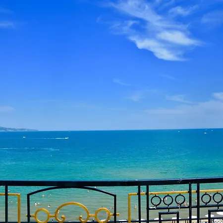 Apartahotel Golden Rainbow 4*