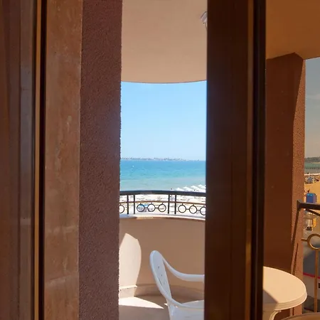 Aparthotel Golden Rainbow 4*