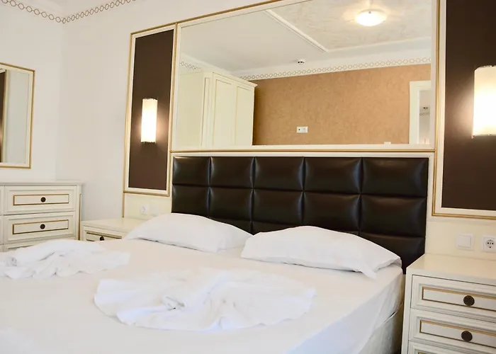 Apartahotel Golden Rainbow 4*