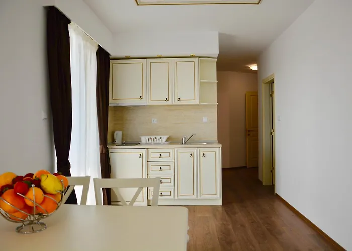 Apartahotel Golden Rainbow 4*