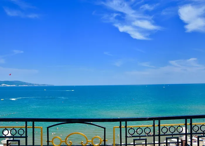 Apartahotel Golden Rainbow 4*