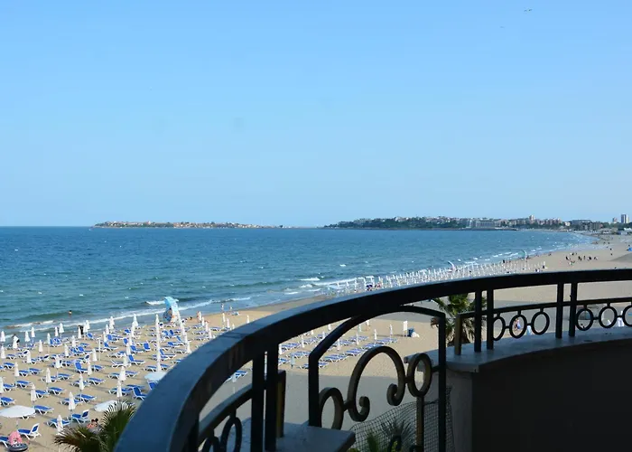 Golden Rainbow Apartahotel 4*