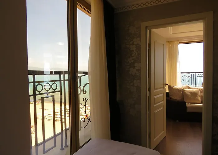 Golden Rainbow Apartahotel 4*