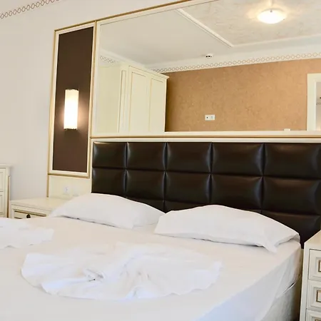 Aparthotel Golden Rainbow 4*