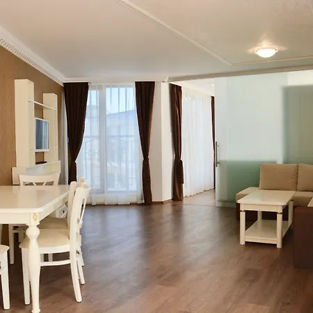 Golden Rainbow 公寓式酒店 4*