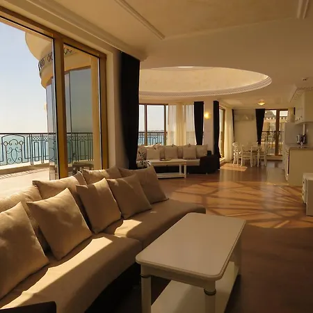 Golden Rainbow 公寓式酒店 4*