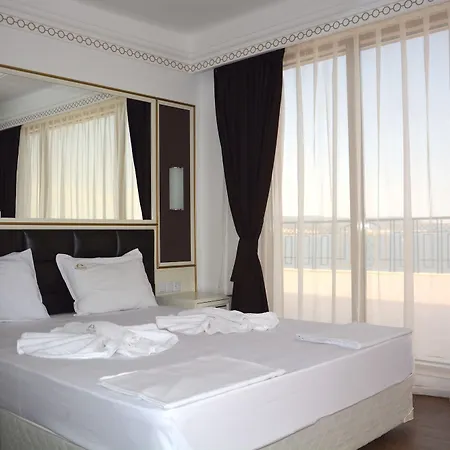 Aparthotel Golden Rainbow 4*