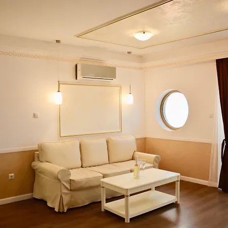 Aparthotel Golden Rainbow 4*