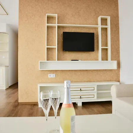 Aparthotel Golden Rainbow 4*