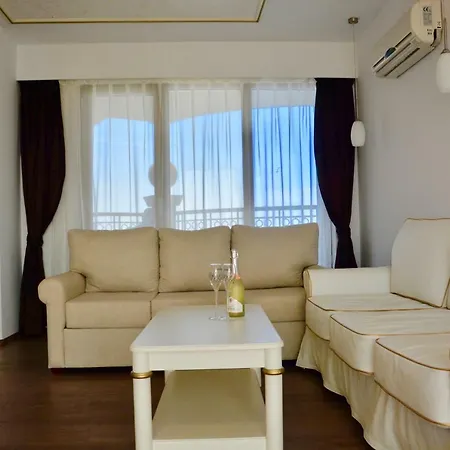 Aparthotel Golden Rainbow 4*